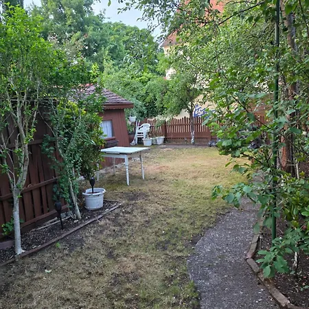Apartman Mit Garten
